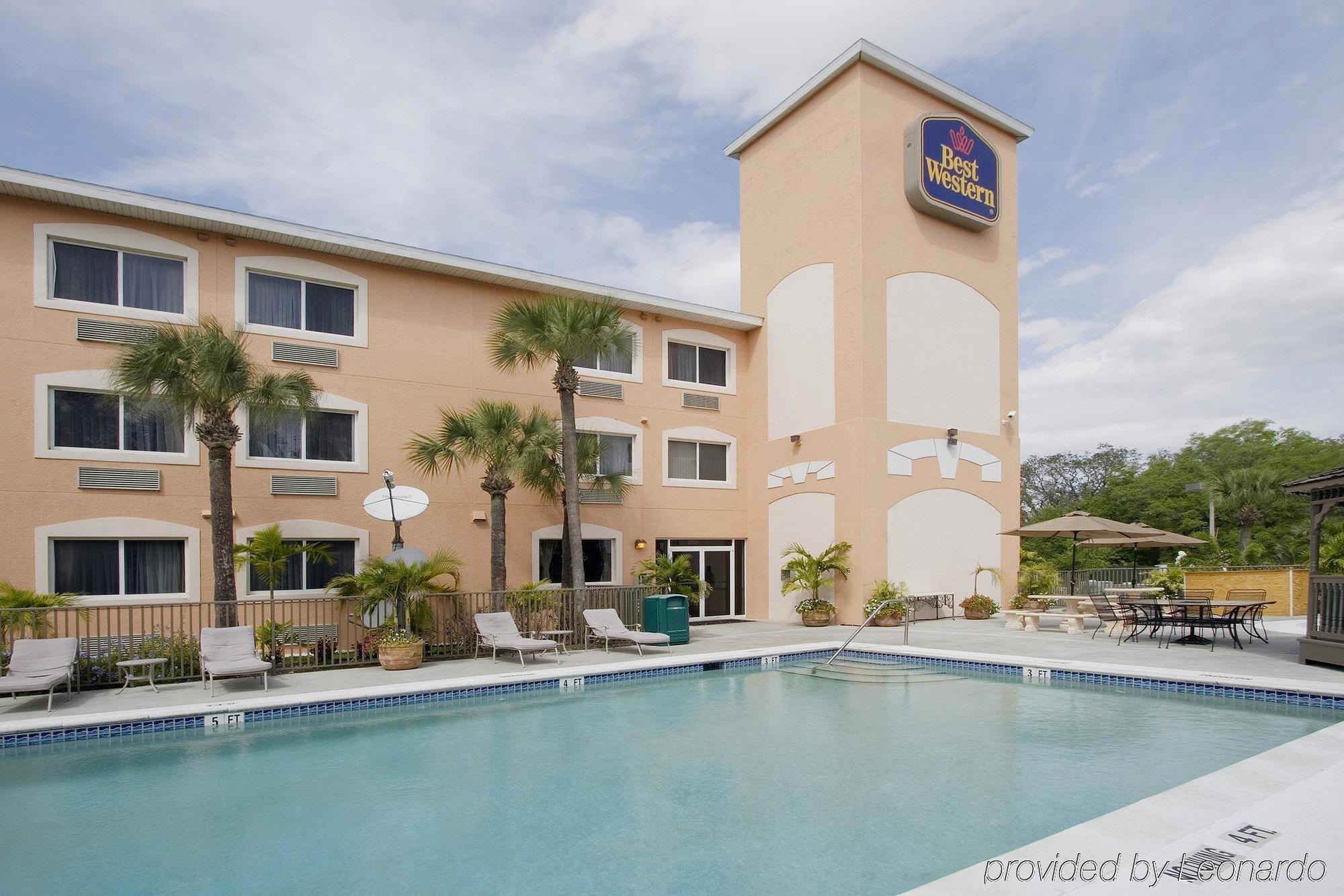 Days Inn & Suites By Wyndham Bonita Springs North Naples Экстерьер фото